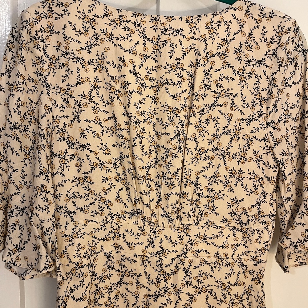 Cupcakes and cashmere Floral V-Neck Dress - Picture 9 of 11